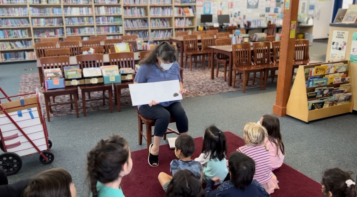 Photo of KEF librarian reading to students Photo of KEF librarian reading to students
